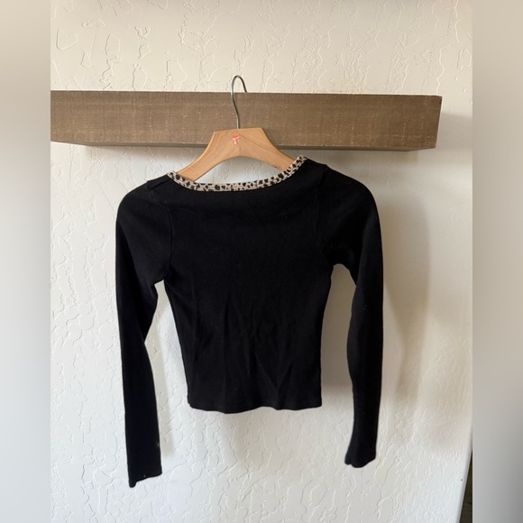 Brandy Melville|Zelly black cheetah top,ribbed button down•••Preppy & y2k style - Picture 8 of 14
